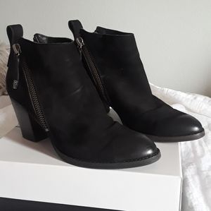 Sz 9.5 Dolce Vita Jaeger Black Nubuck Booties
